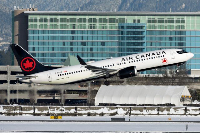 Boeing 737 MAX 8 (C-FSKZ)