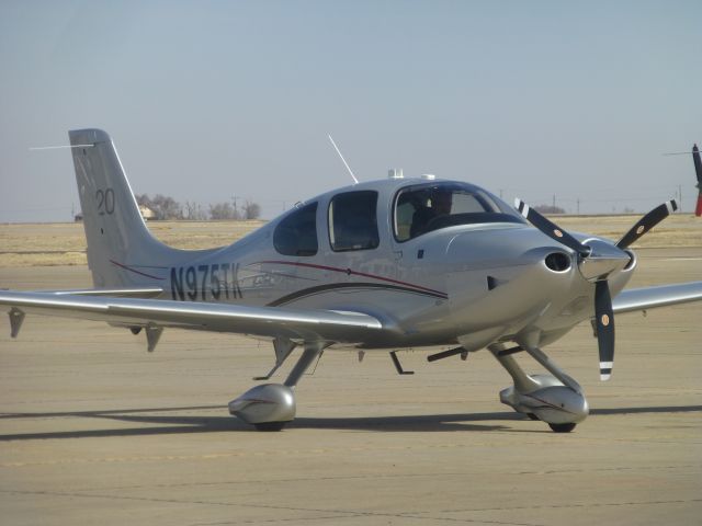 Cirrus SR-20 (N975TK)