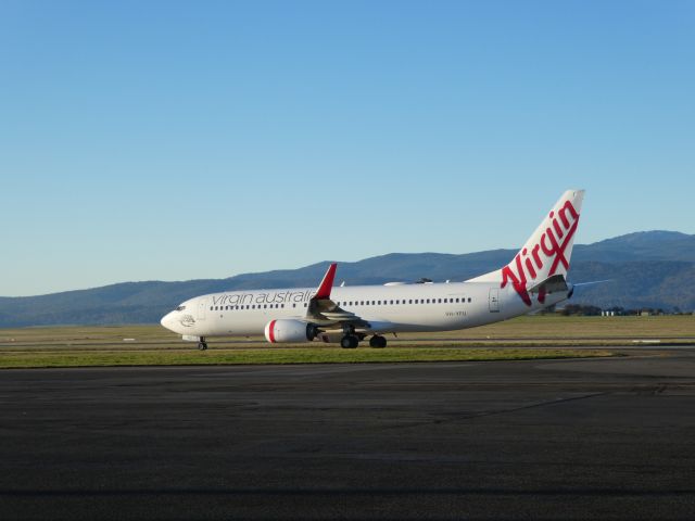 Boeing 737-700 (VH-YFU)