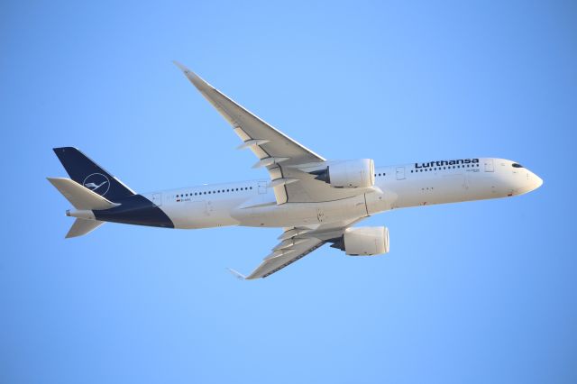 Airbus A350-900 (D-AIXL)