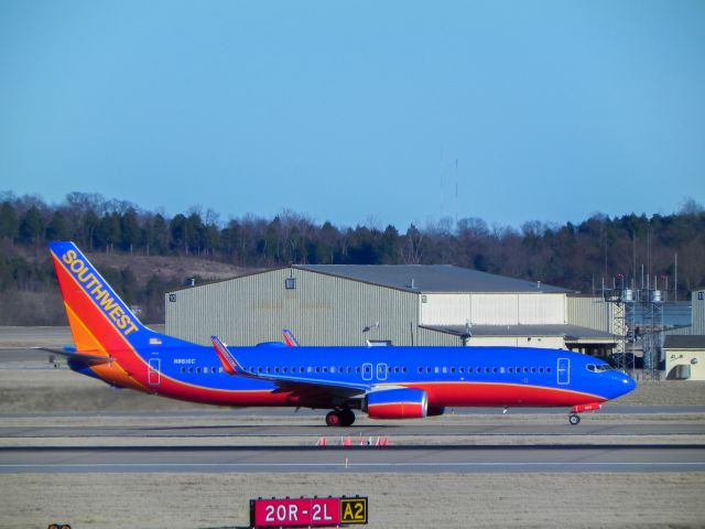 Boeing 737-800 (N8616C)