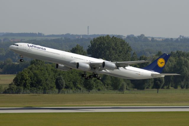 Airbus A340-600 (D-AIHR) - climb from EDDM