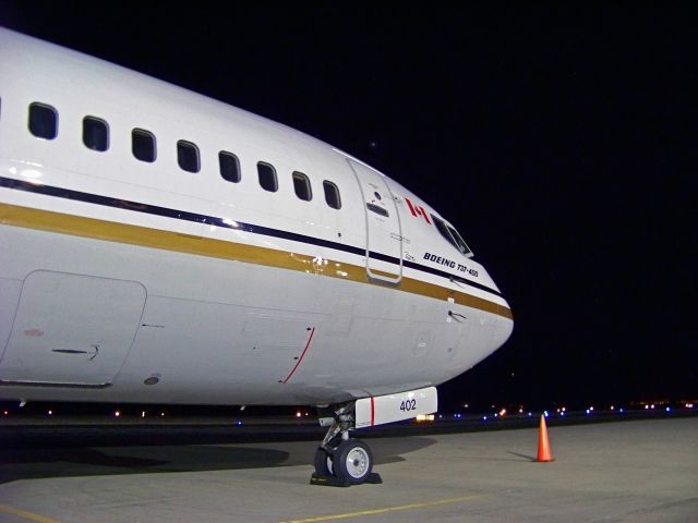 BOEING 737-400 (C-FLEJ)