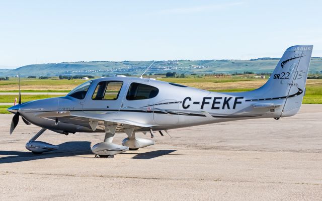 Cirrus SR-22 (C-FEKF)