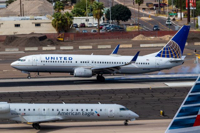 N76288 — - United Airlines 737-800 landing at PHX on 9/10/22. Taken with a Canon 850D and Tamron 150-600mm G2 lens.