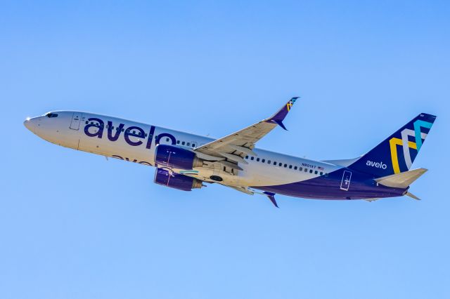 Boeing 737-800 (N801XT) - An Avelo Airlines 737-800 taking off from PHX on 2/10/23 during the Super Bowl rush. Taken with a Canon R7 and Canon EF 100-400 II L lens.