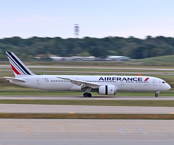 Boeing 787-8 (F-HRBH) - Air France 378 slowing down on runway 21L from Paris. br /br /10/2/2020