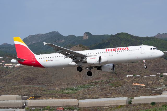 Airbus A321 (EC-HUI)