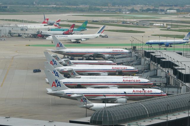 — — - View from ORD Ops Tower looking down on AAL gates and T-5.