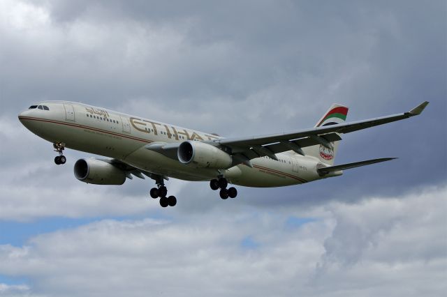 Airbus A330-200 (A6-EYL)