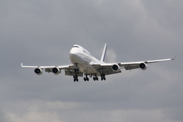 Boeing 747-400 (F-GEXB) - Arriving At Lester B.Pearson Intl Airport,The good spot,you know by the wendys.CYYZ/YYZ