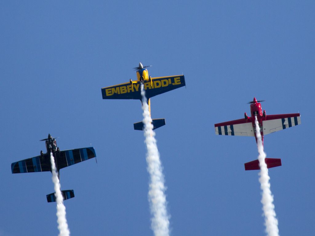 EXTRA EA-300 (N580GP) - Oshkosh 2013!