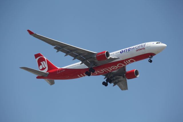 Airbus A330-200 (D-ABXA) - ON FINAL