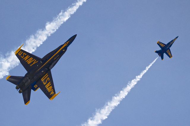 McDonnell Douglas FA-18 Hornet (16-3455) - Blue Angels performing in St Louis 2016