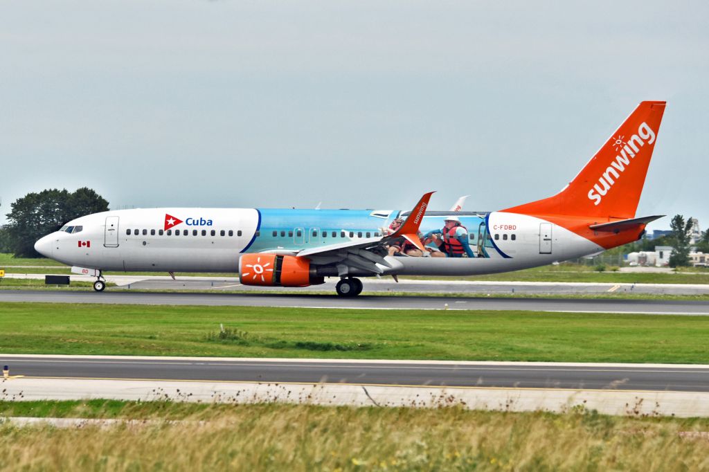 Boeing 737-800 (C-FDBD)