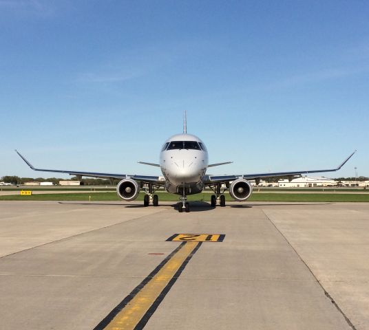 Embraer 170/175 (N224NN)