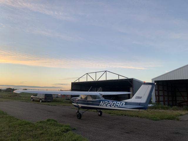 Cessna Commuter (N22090) - Golden hour.