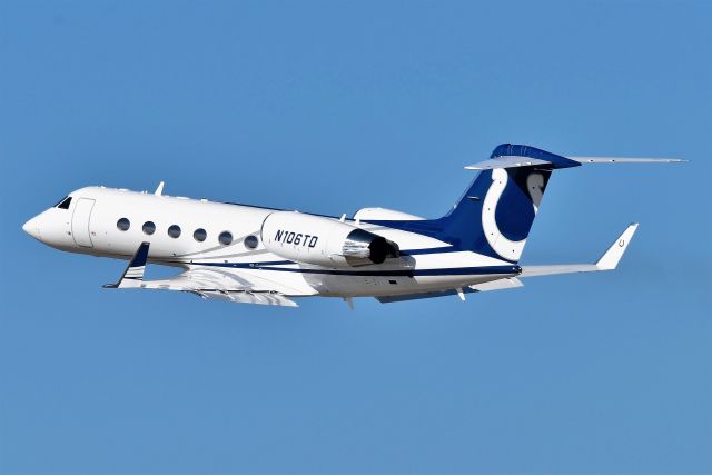 Gulfstream Aerospace Gulfstream IV (N106TD) - One of the Indianapolis Colt's owners fleet of airplanes. 737-BBJ N101TD, and G-IV's N106TD, N107TD