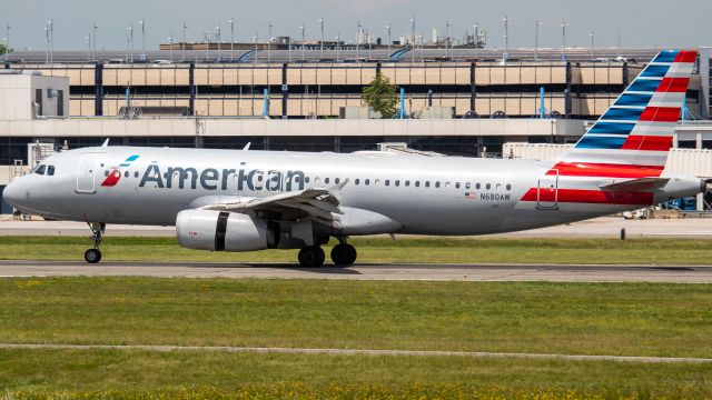 Airbus A320 (N680AW)