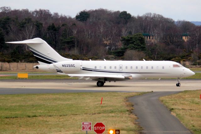 Bombardier Global 5000 (N625SC) - Lining up to depart rwy 06 on 3-Mar-23 heading for EGPH.