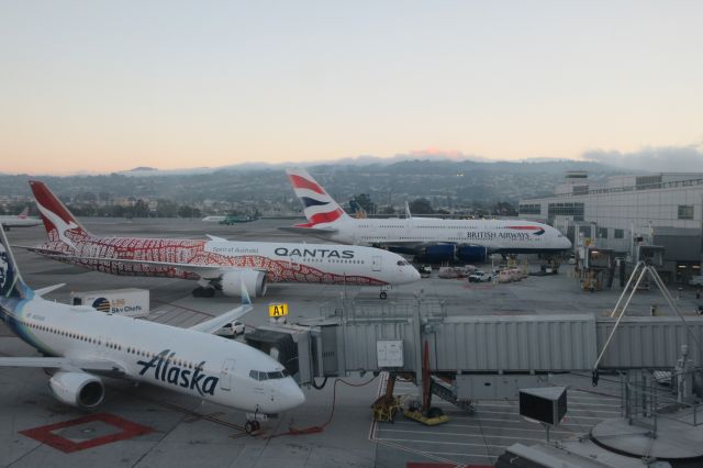 Boeing 787-9 Dreamliner (VH-ZND) - Pulling into its gate at the International Terminal at SFO