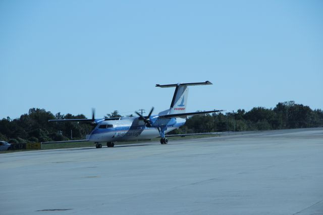 de Havilland Dash 8-100 (N837EX) - 10/22/16 inbound heritage painted turboprop