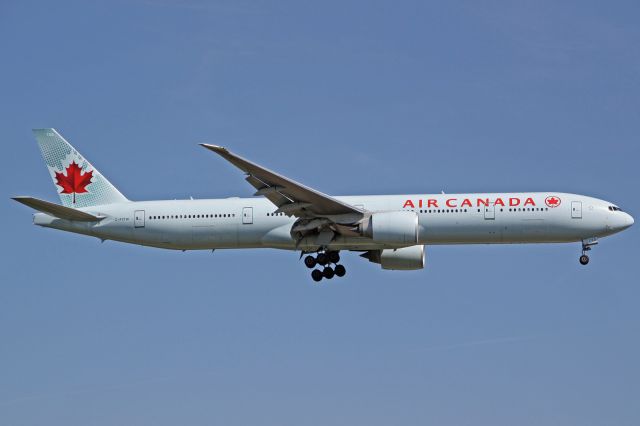 BOEING 777-300 (C-FITW)