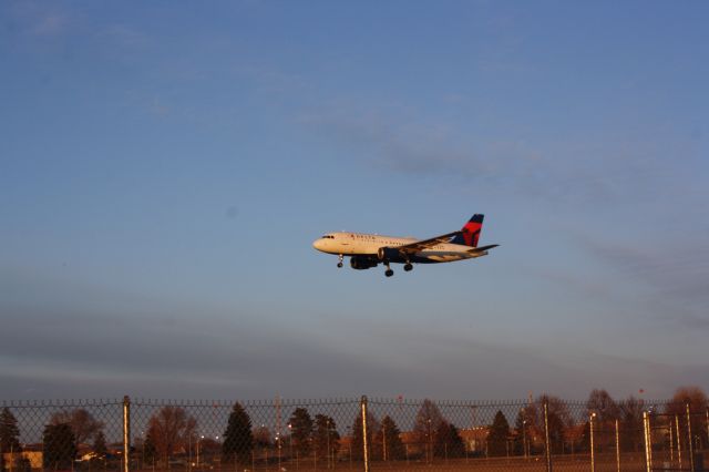 Airbus A319 (N365NB)