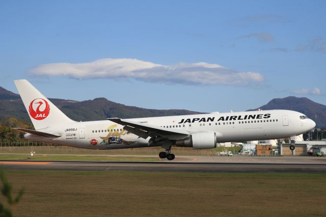 BOEING 767-300 (JA656J) - October 17th 2020:HND-HKD.