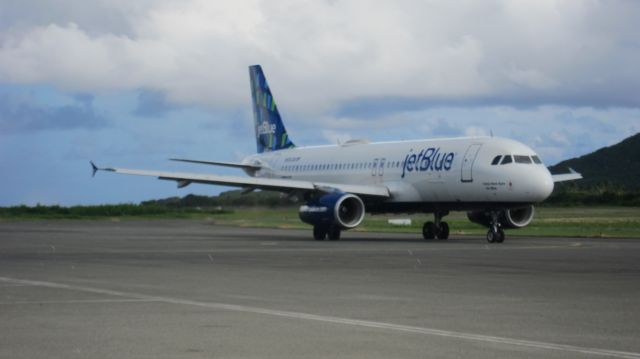 Airbus A320 (N593JB)