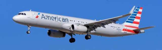 Airbus A321 (N992AU) - Phoenix Sky Harbor International Airport 10JAN20