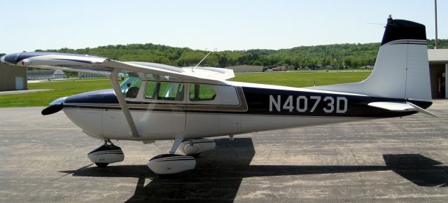 Cessna Skylane (N4073D)