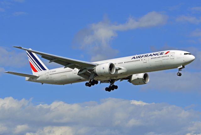 BOEING 777-300 (F-GZNG)