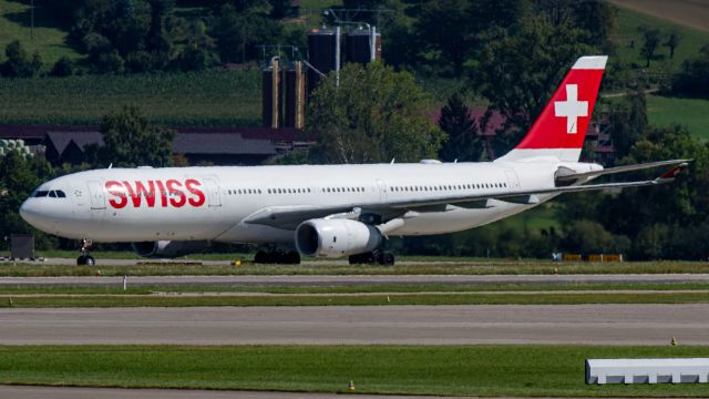 Airbus A330-300 (HB-JHN)