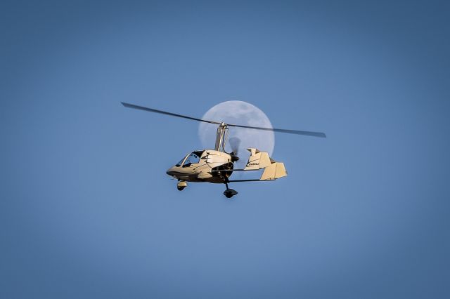 Unknown/Generic Ultralight autogyro (N4462J) - This is a Xenon RST gyroplane.  After doing a demonstration for my camera, the pilot asked if Id like to go up.  Amazing ride!