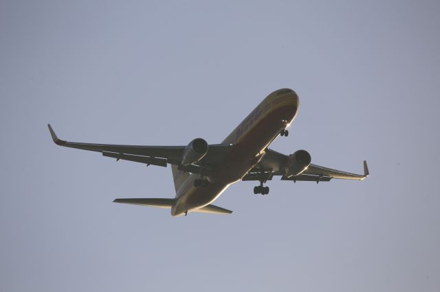 BOEING 767-300 (N739DH)