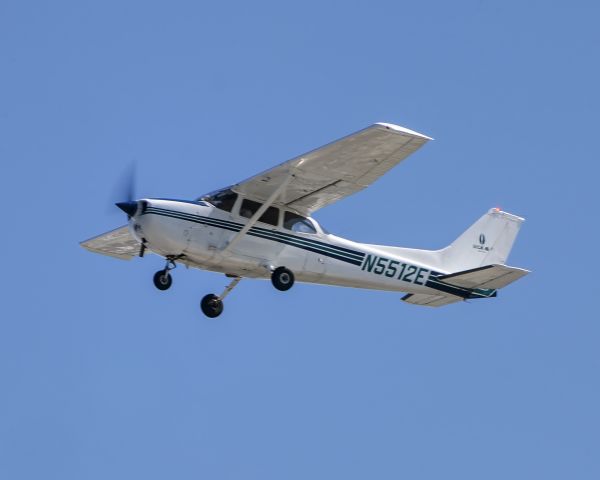 Cessna Skyhawk (N5512E)