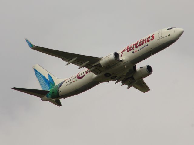 Boeing 737-800 (9Y-GEO)