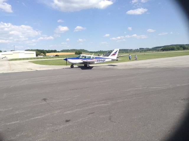 Piper PA-24 Comanche (N8944P)