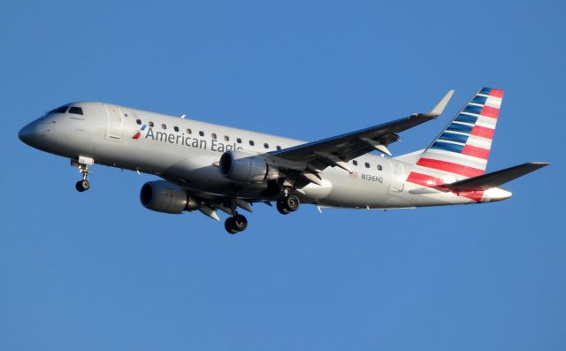 Embraer ERJ 175 (N136HQ) - Shown here on approach is an American Airline ERJ-175 in the Summer of 2018.