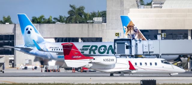 Learjet 60 (N352XR)