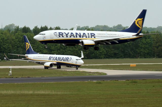 Boeing 737-800 (EI-DAJ)