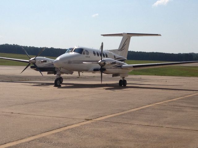 Beechcraft Super King Air 300 (N3AH)