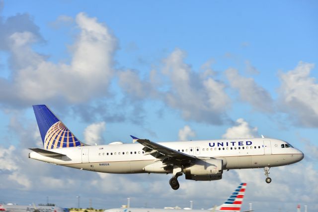 Airbus A320 (N461UA)