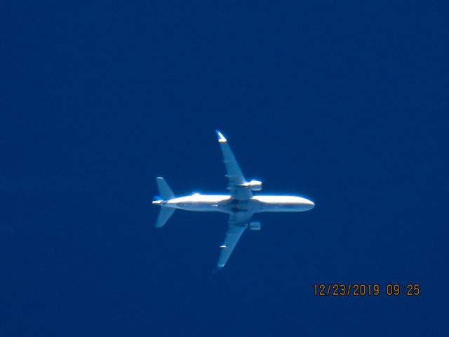 Embraer 175 (N142SY)