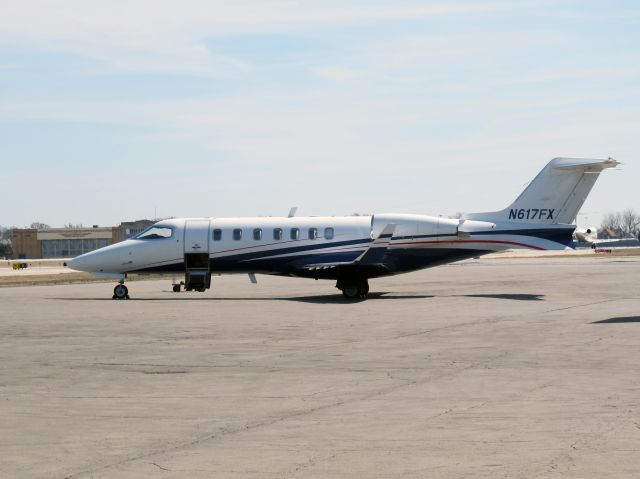Learjet 40 (N617FX)