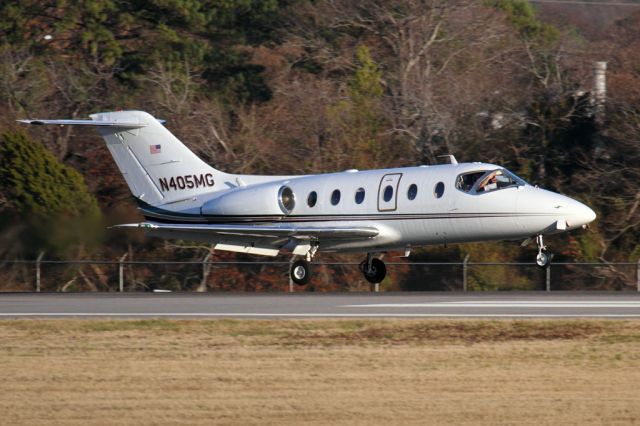 Mitsubishi MU-300 Diamond (N405MG) - KM Operations LLC 1982 Mitsubishi MU-300 Diamond 1 N405MG from Charleston AFB/Int'l (KCHS) landing RWY 23.