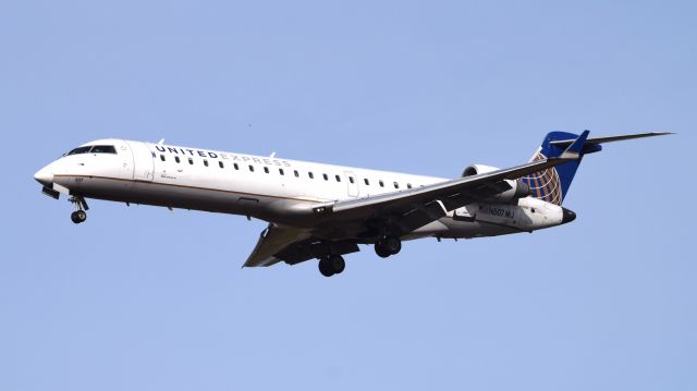 Canadair Regional Jet CRJ-700 (N507MJ) - A United Express CRJ-701ER landing at Philadelphia International Airport on December 4th, 2016.