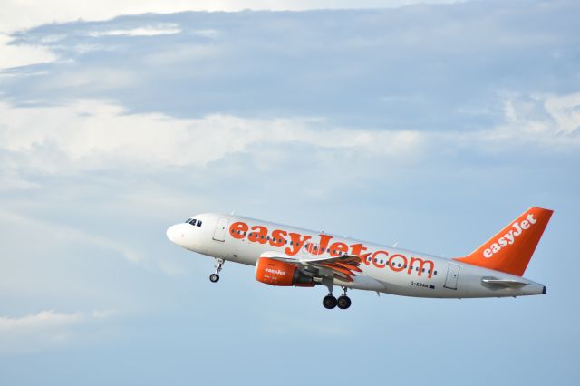 Airbus A319 (G-EZAN) - décollage pour Nantes