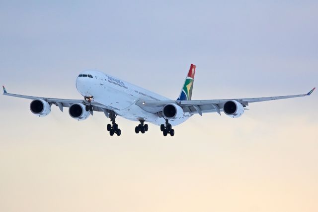 Airbus A340-600 (ZS-SNE)